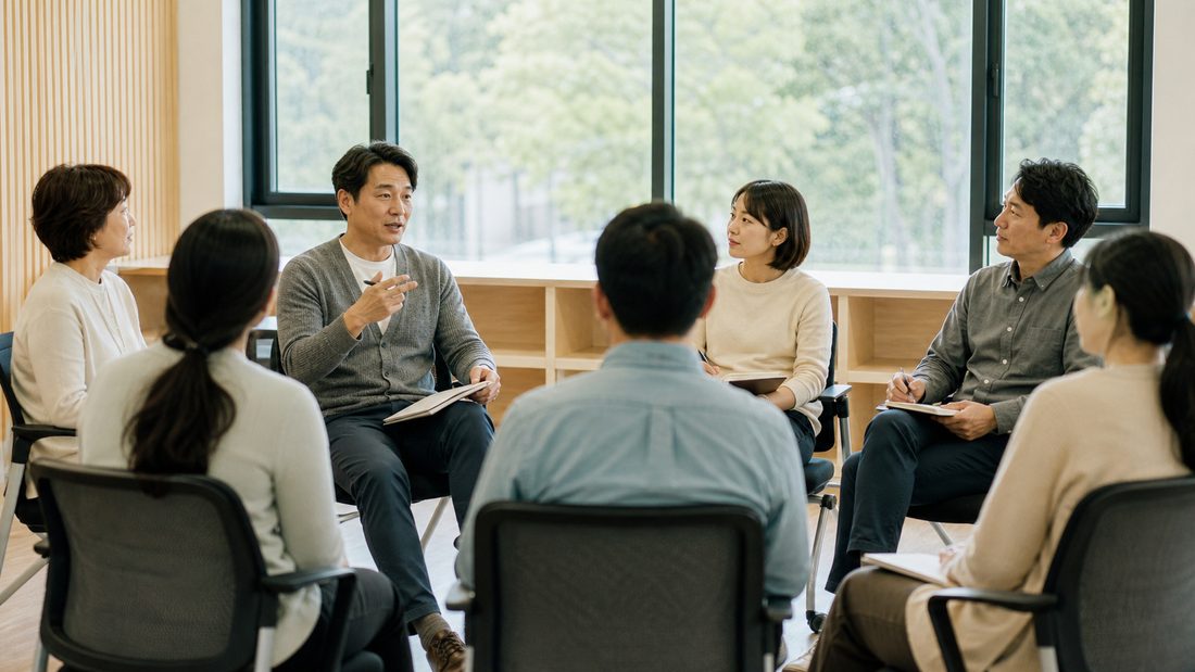 교사들이 학생 사례를 놓고 코칭하는 연수 장면 예시
