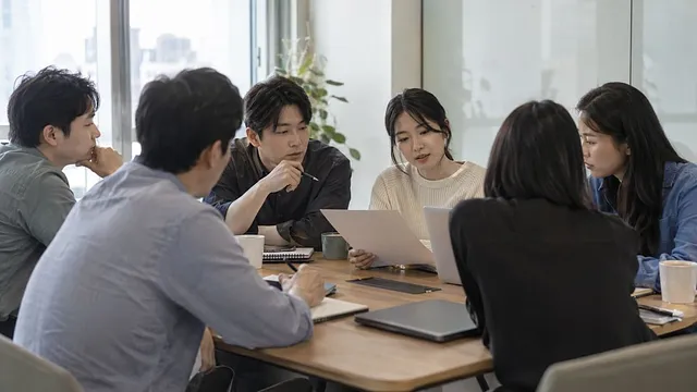 일이 막혔는데 보고하기 무서울 때 — 포드 사장이 박수 친 회의와 먼저 알리는 문장